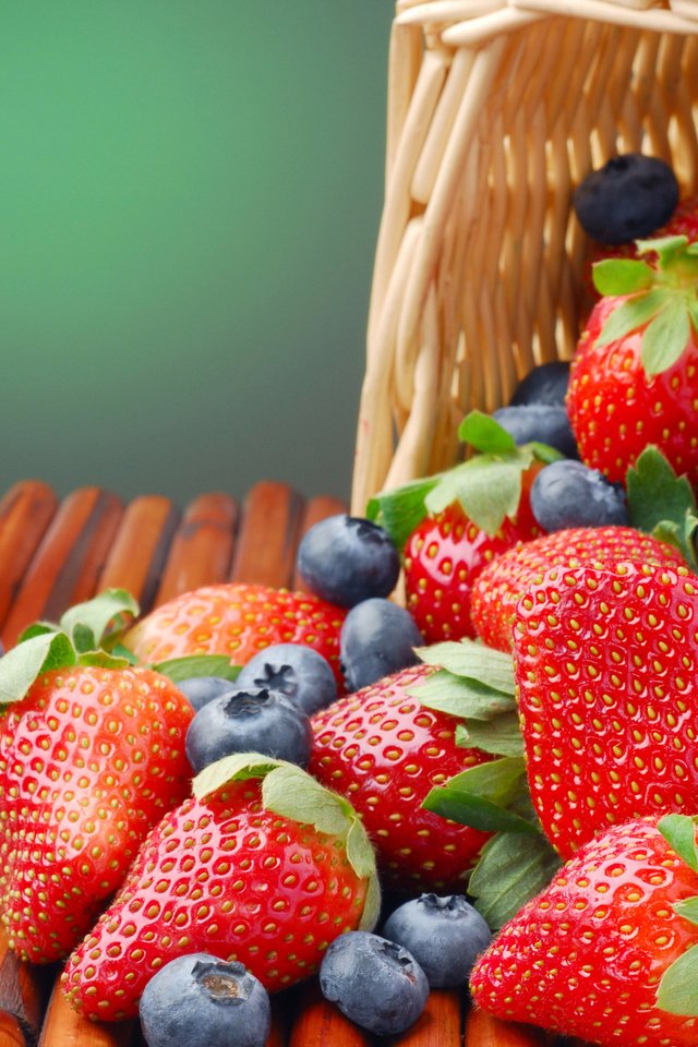 Обои еда, клубника, ягоды, черника, голубика, food, strawberry, berries, blueberries разрешение 2560x1600 Загрузить