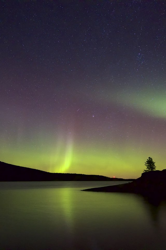 Обои небо, ночь, озеро, природа, северное сияние, силуэты, the sky, night, lake, nature, northern lights, silhouettes разрешение 2048x1365 Загрузить