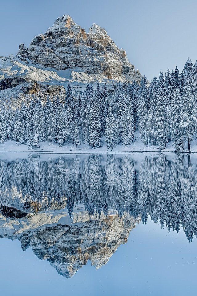 Обои деревья, dolomites, озеро, горы, снег, зима, отражение, пейзаж, италия, trees, lake, mountains, snow, winter, reflection, landscape, italy разрешение 2880x2160 Загрузить