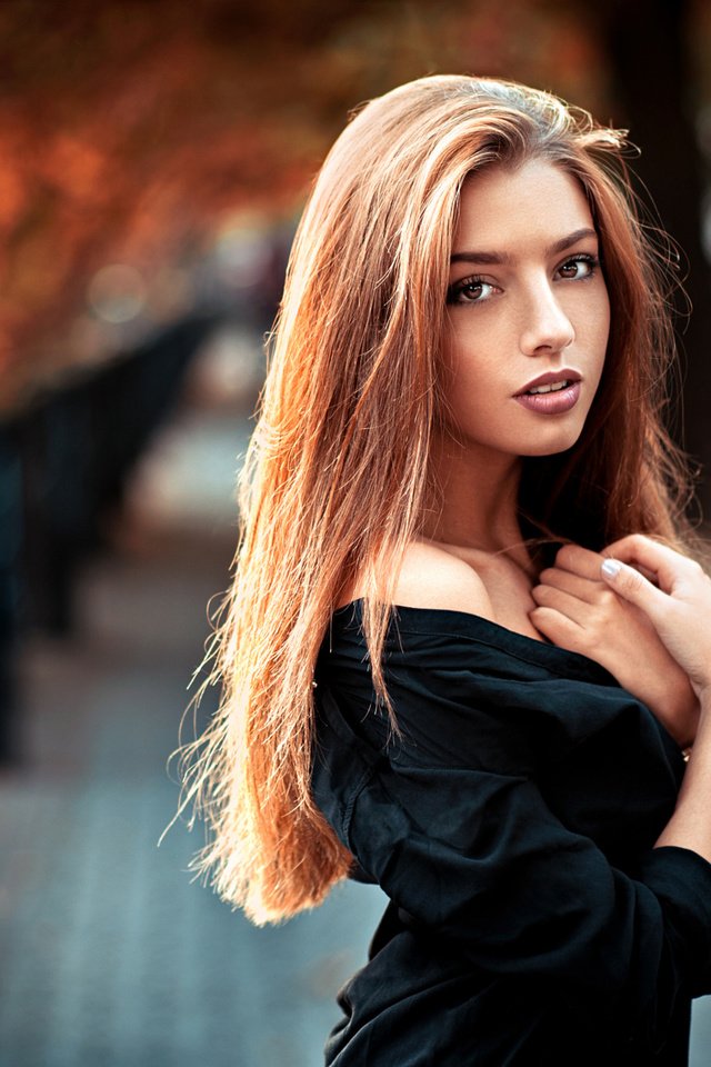 Обои девушка, взгляд, осень, плечи, шатенка, lods franck, girl, look, autumn, shoulders, brown hair разрешение 2048x1365 Загрузить