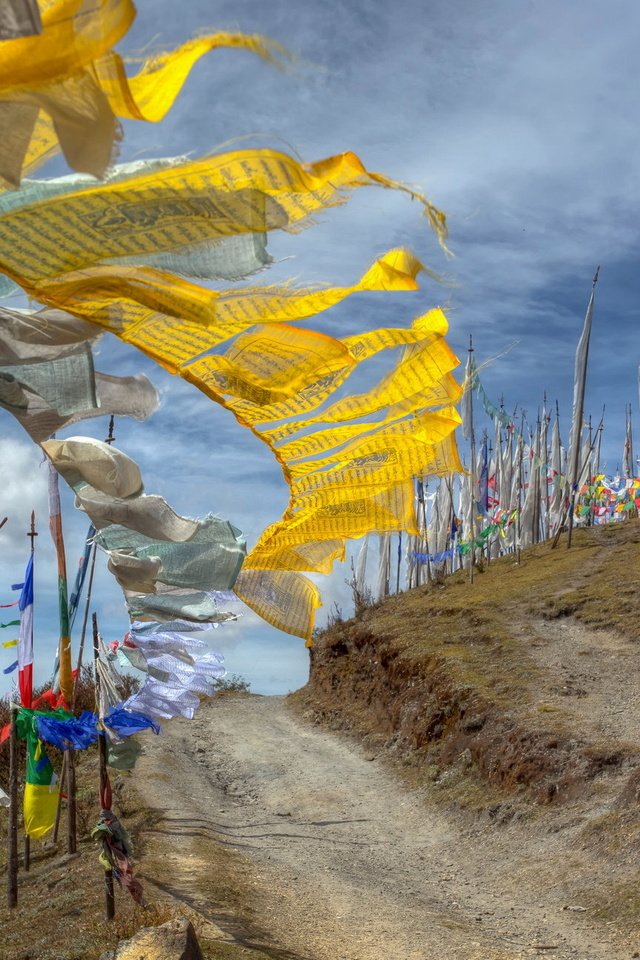 Обои бутан, chele la pass, молитвенные флаги, bhutan, prayer flags разрешение 2047x1294 Загрузить