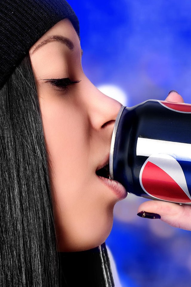 Обои девушка, фотограф, губы, шапка, жажда, банка, личико, alexander prime, пепси, pepsi, girl, photographer, lips, hat, thirst, bank, face разрешение 2048x1184 Загрузить