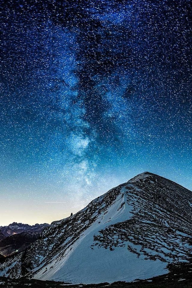 Обои небо, ночь, горы, звезды, млечный путь, the sky, night, mountains, stars, the milky way разрешение 2480x1216 Загрузить