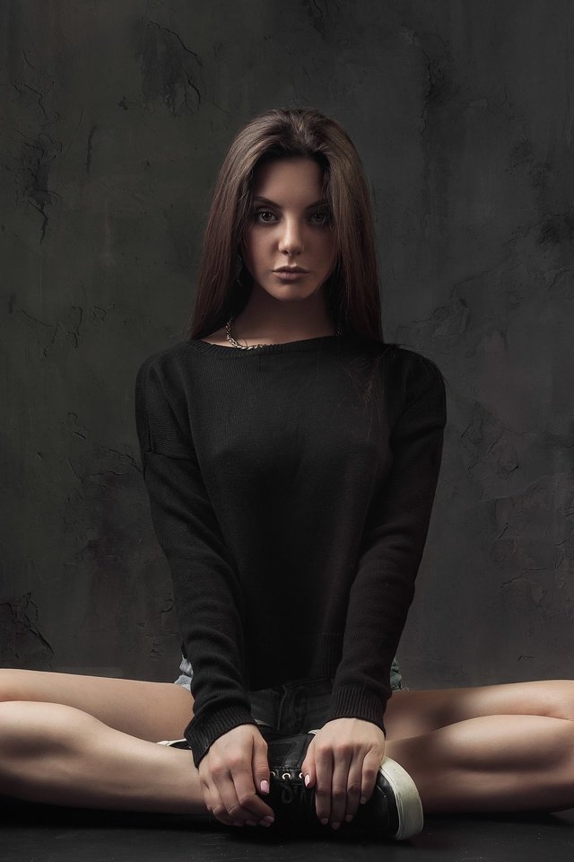 Обои девушка, поза, взгляд, шатенка, таня, гладков степан, girl, pose, look, brown hair, tanya, gladkov stepan разрешение 2048x2048 Загрузить