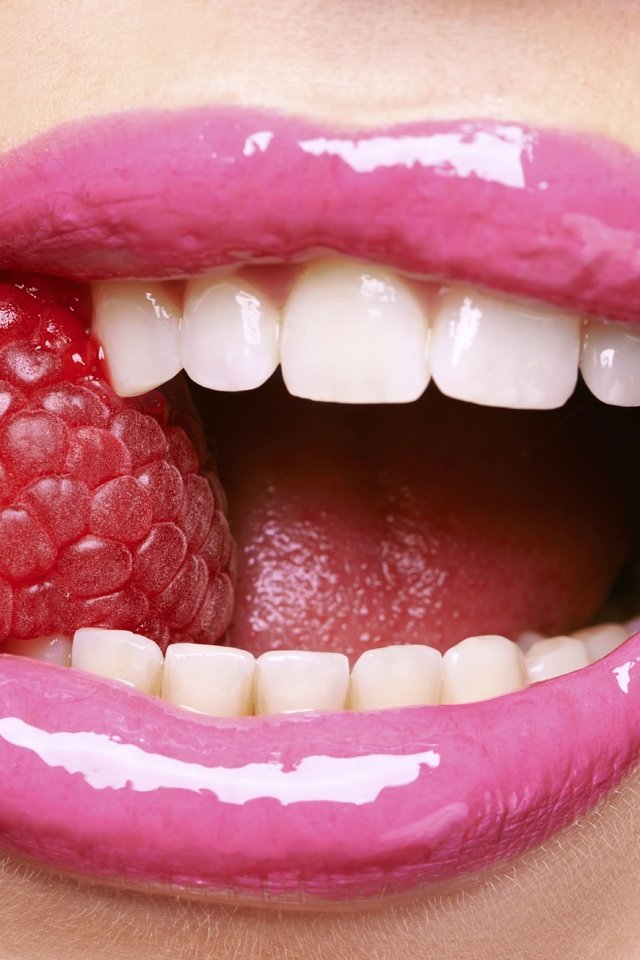Обои малина, губы, зубы, зубки, сладкая, сладенько, raspberry, lips, teeth, sweet разрешение 5732x4453 Загрузить