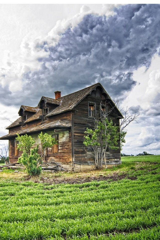 Обои небо, облака, пейзаж, поле, старый заброшенный дом, the sky, clouds, landscape, field, old abandoned house разрешение 2880x2120 Загрузить