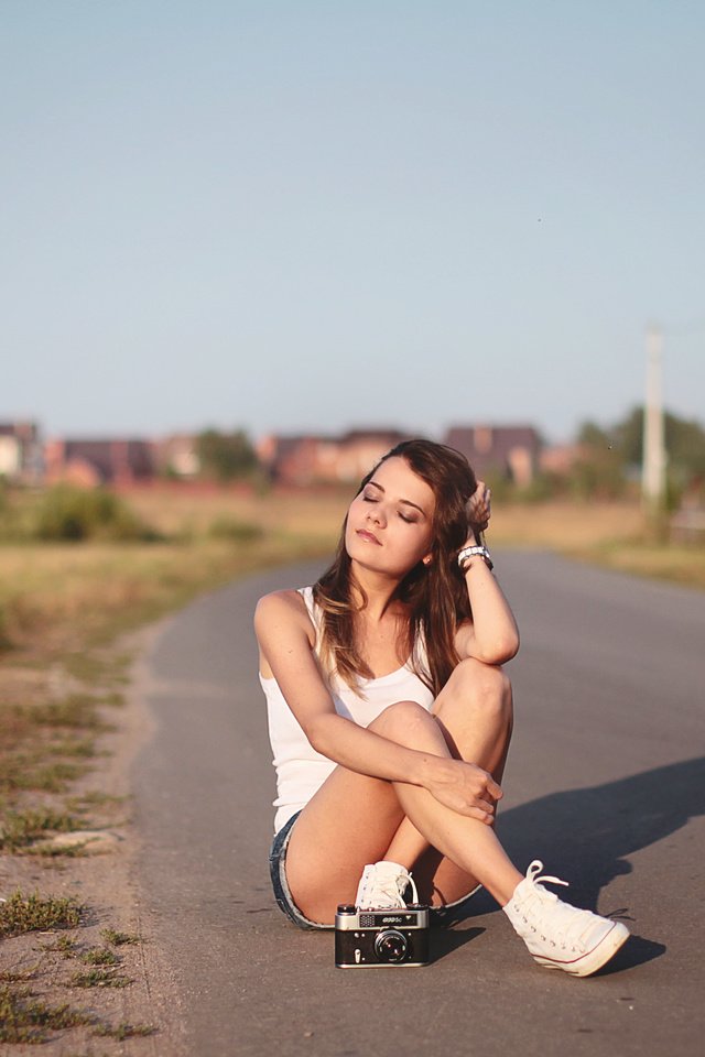 Обои дорога, девушка, настроение, road, girl, mood разрешение 4740x3042 Загрузить