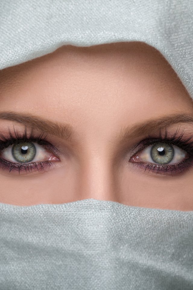 Обои глаза, взгляд, лицо, родинка, платок, eyes, look, face, mole, shawl разрешение 2048x1365 Загрузить