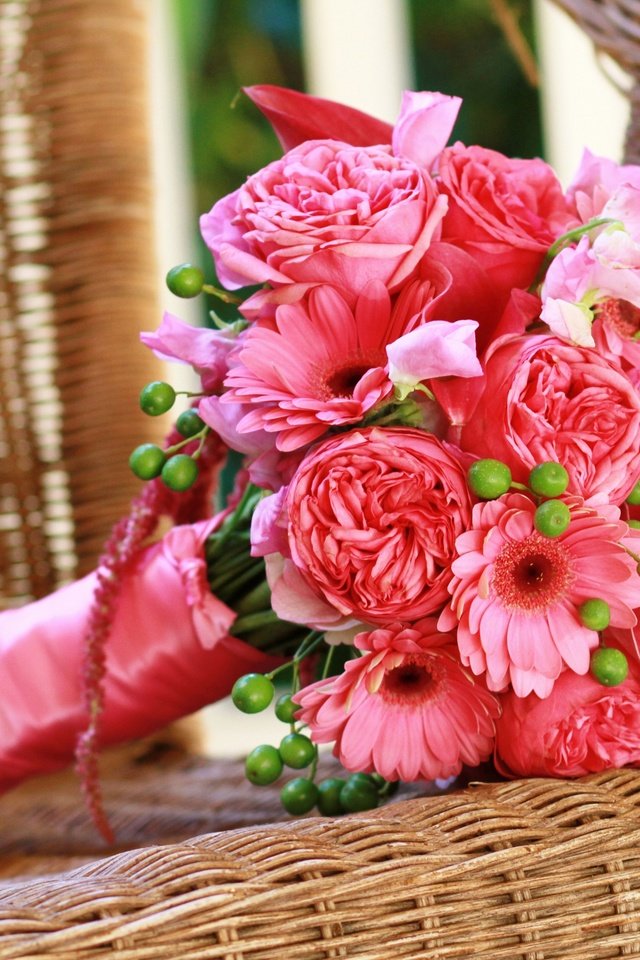 Обои розы, розовые, герберы, роз, букеты, gerberas, roses, pink, gerbera, bouquets разрешение 2880x1987 Загрузить