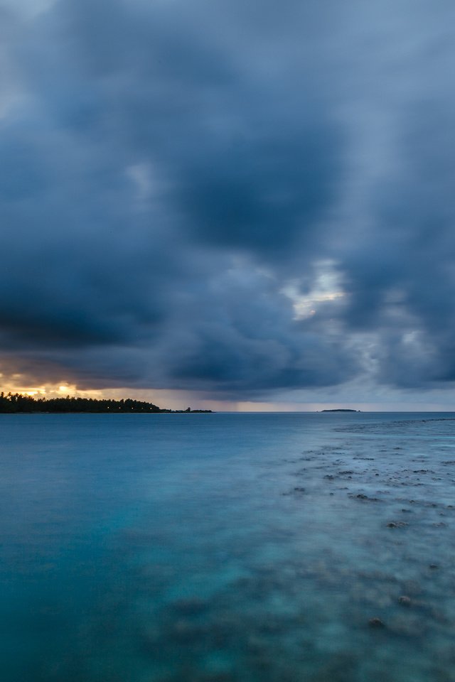 Обои закат, океан, остров, риф, kihaad, мальдивские о-ва, sunset, the ocean, island, reef, maldives разрешение 3360x2100 Загрузить