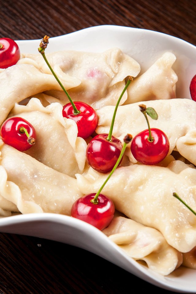 Обои ягоды, вишня, вишенка, вареники, berries, cherry, dumplings разрешение 2880x1916 Загрузить