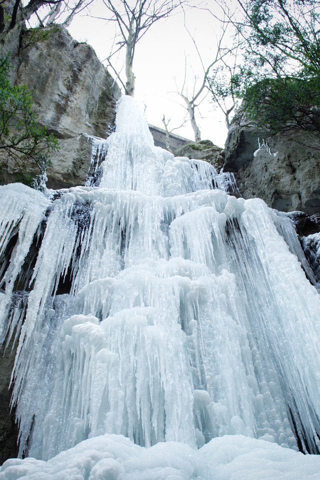 Обои скалы, зима, водопад, лёд, на природе, замерзла, rocks, winter, waterfall, ice, nature, frozen разрешение 4928x3264 Загрузить