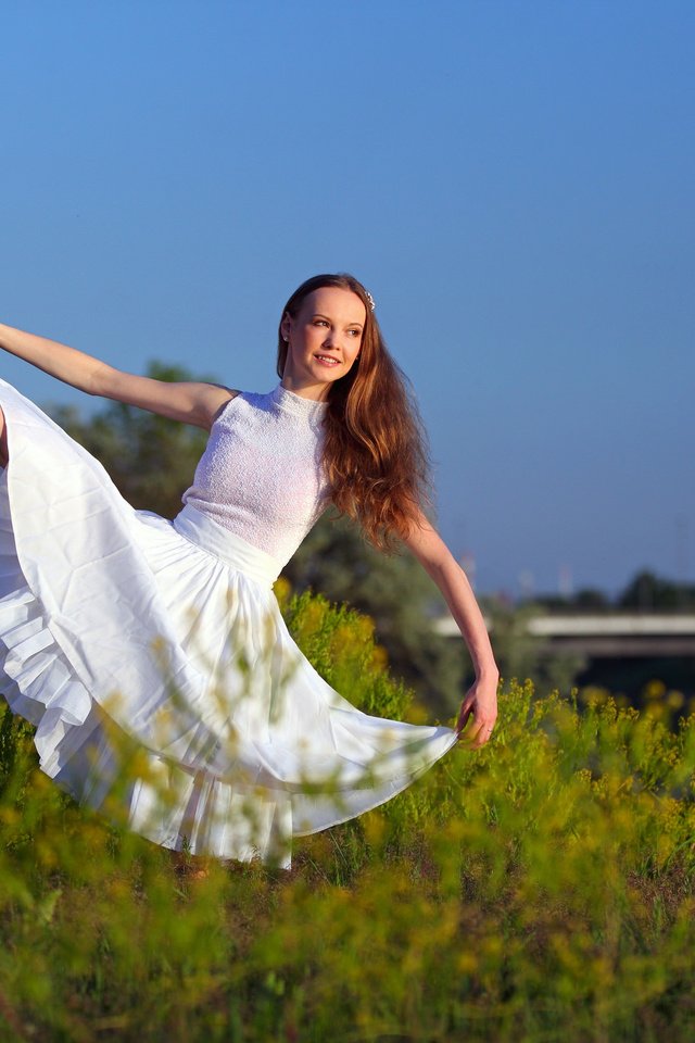 Обои девушка, фон, поза, гимнастка, белое платье, anastasiya, анастасия, girl, background, pose, gymnast, white dress, anastasia разрешение 2048x1365 Загрузить