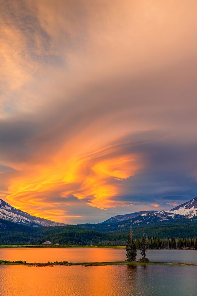 Обои небо, деревья, озеро, горы, закат, пейзаж, the sky, trees, lake, mountains, sunset, landscape разрешение 2048x1365 Загрузить