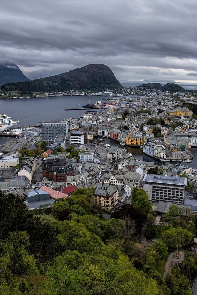 Обои панорама, aalesund, дома, hjørundfjorden, geirangerfjord, здания, олесунн, хьюронд-фьорд, норвегия, лайнер, круиз, фьорды, норвегии, гейрангер-фьорд, ålesund, panorama, home, building, jurong fjord, norway, liner, cruise, fjords разрешение 2048x1373 Загрузить