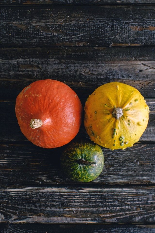 Обои еда, осень, овощи, тыквы, дерева, опадают, осен, pumpkins, food, autumn, vegetables, pumpkin, wood, fall разрешение 2560x1600 Загрузить