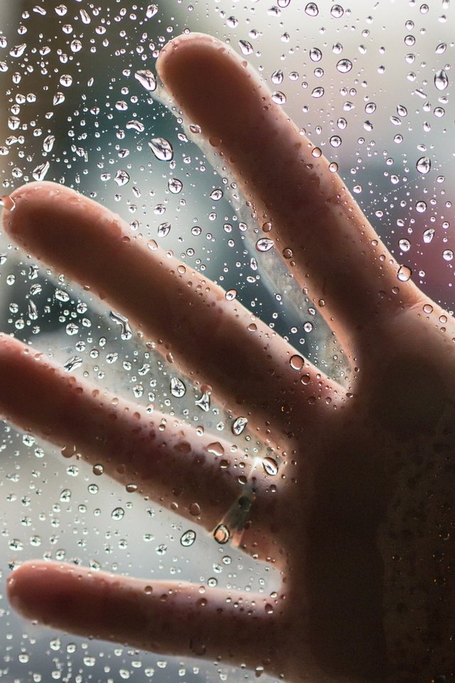 T me drop glass. Руки за стеклом. Рука за стеклом капли. Дождь за стеклом. Вода за стеклом.
