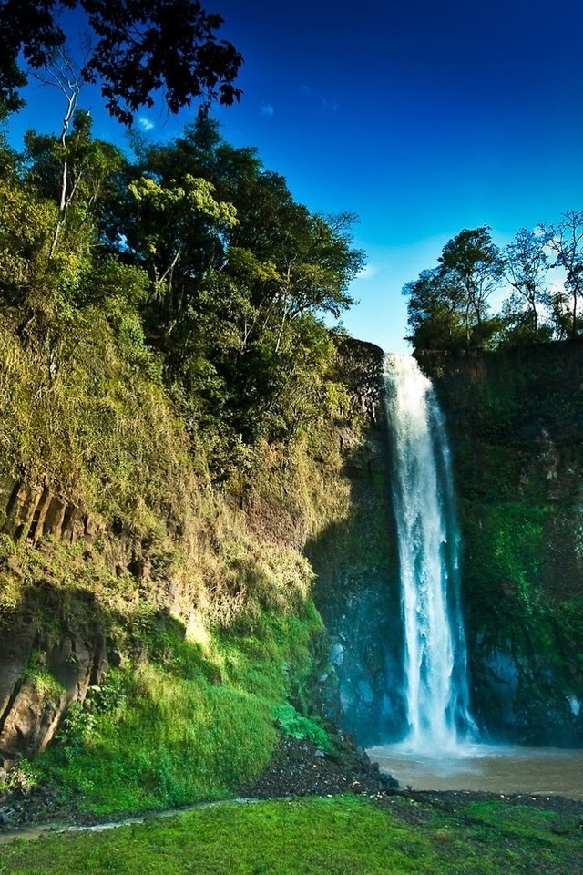 Обои небо, трава, деревья, вода, горы, скалы, мох, водопады, the sky, grass, trees, water, mountains, rocks, moss, waterfalls разрешение 1920x1200 Загрузить