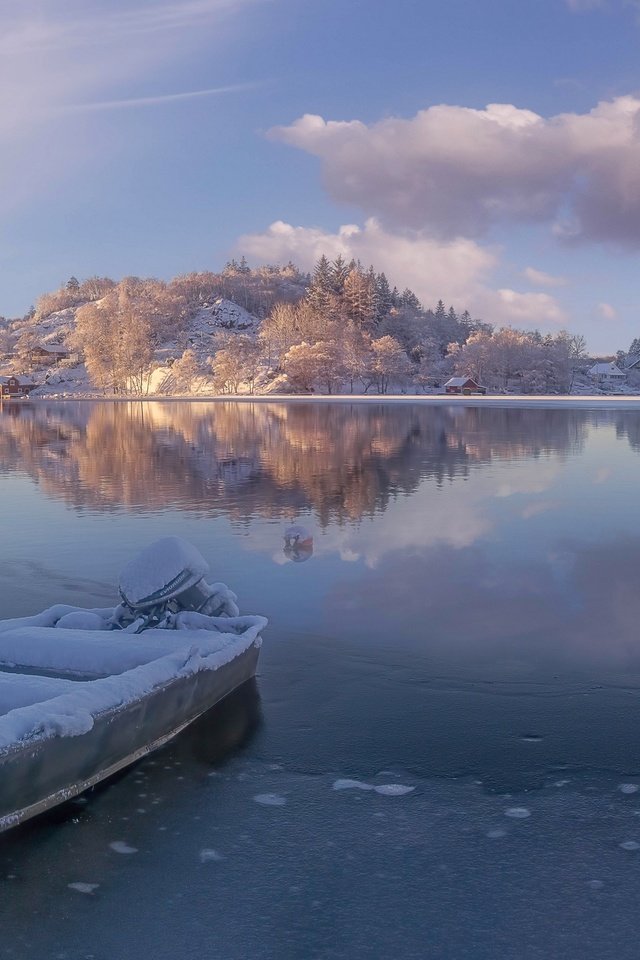 Обои озеро, зима, лодка, норвегия, норвегии, ругаланн, egersund, rogaland county, эйгерсунн, lake, winter, boat, norway, rogaland, eigersund разрешение 2880x1382 Загрузить