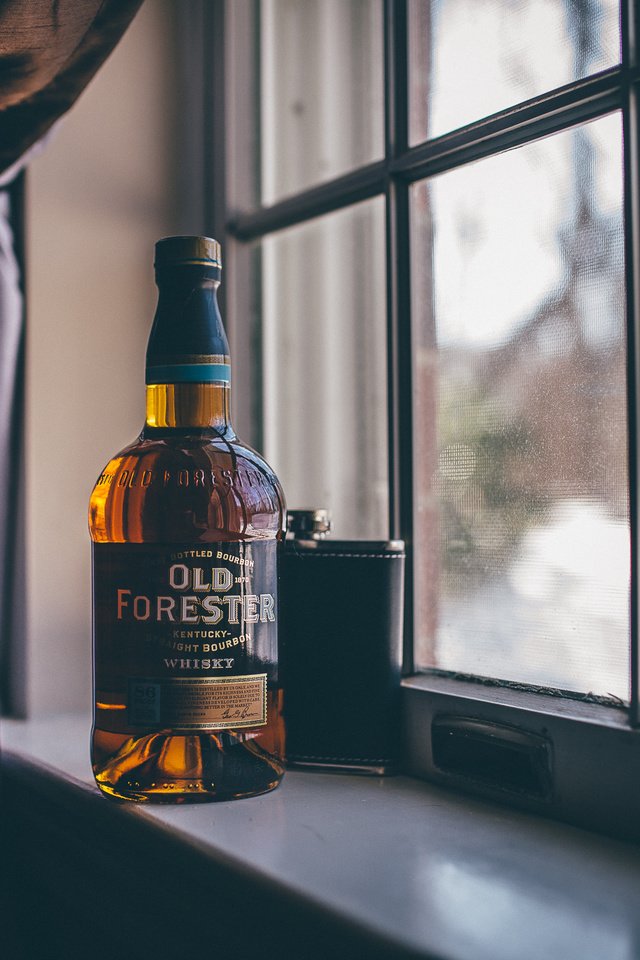 Обои фон, окно, бутылка, виски, old forester, background, window, bottle, whiskey разрешение 2048x1367 Загрузить