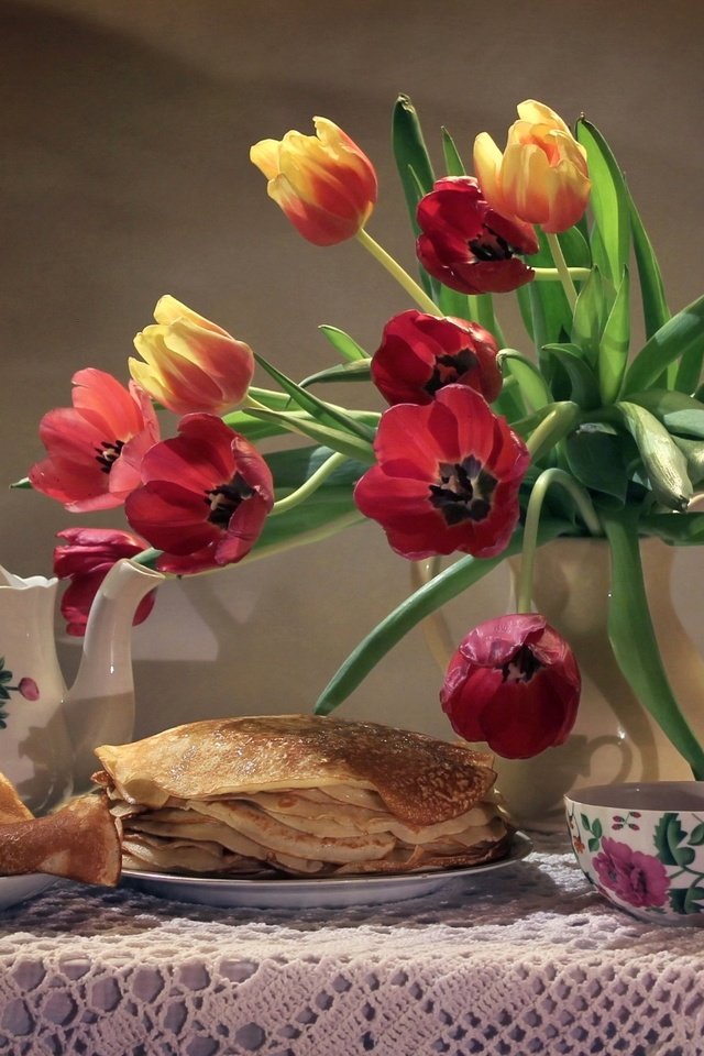 Обои букет, тюльпаны, чашка, чайник, блины, натюрморт, сметана, bouquet, tulips, cup, kettle, pancakes, still life, sour cream разрешение 1920x1220 Загрузить