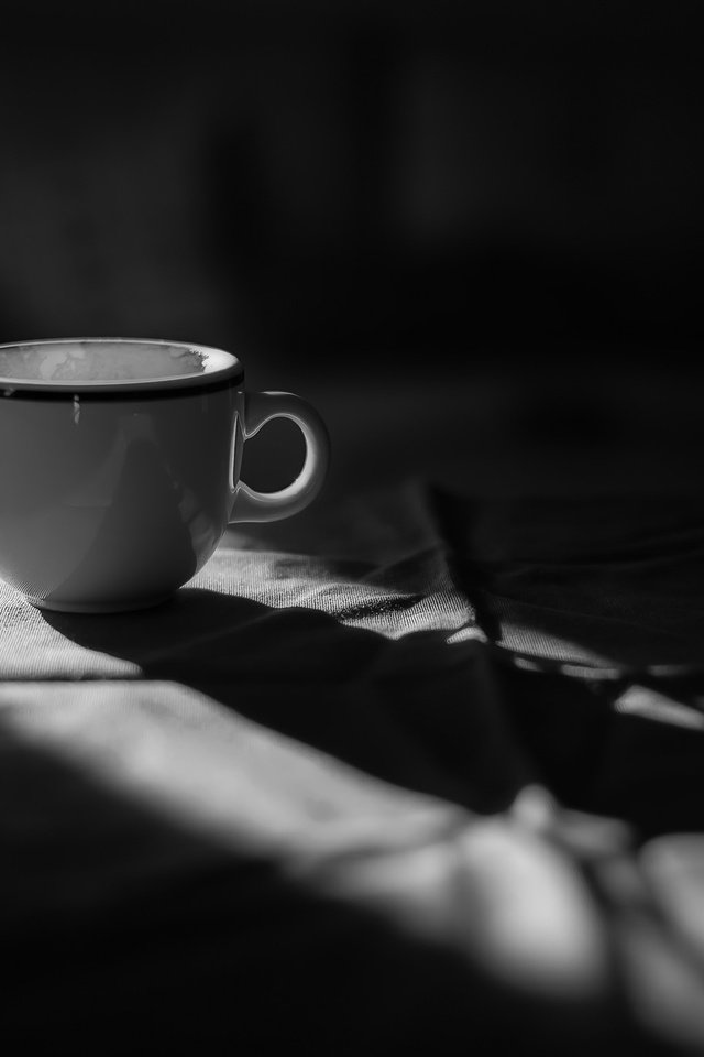 Обои кофе, чёрно-белое, чашка, ложка, coffee, black and white, cup, spoon разрешение 2048x1363 Загрузить