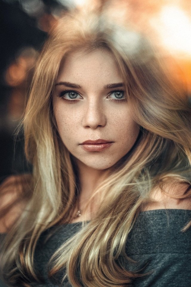 Обои девушка, блондинка, портрет, модель, лицо, стекло, стакан, girl, blonde, portrait, model, face, glass разрешение 1920x1280 Загрузить