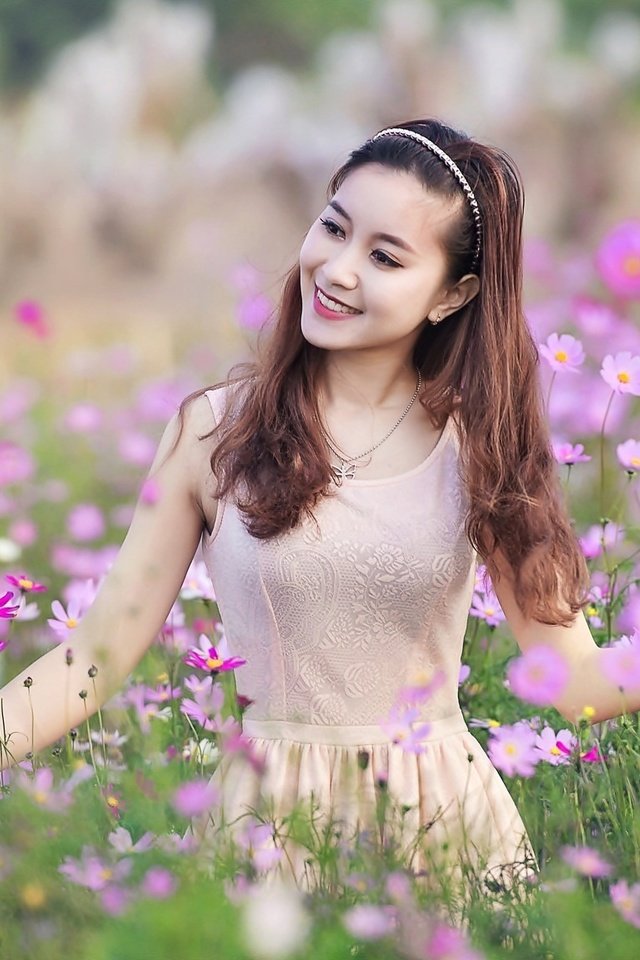 Обои цветы, девушка, улыбка, лето, азиатка, космея, flowers, girl, smile, summer, asian, kosmeya разрешение 2048x1152 Загрузить