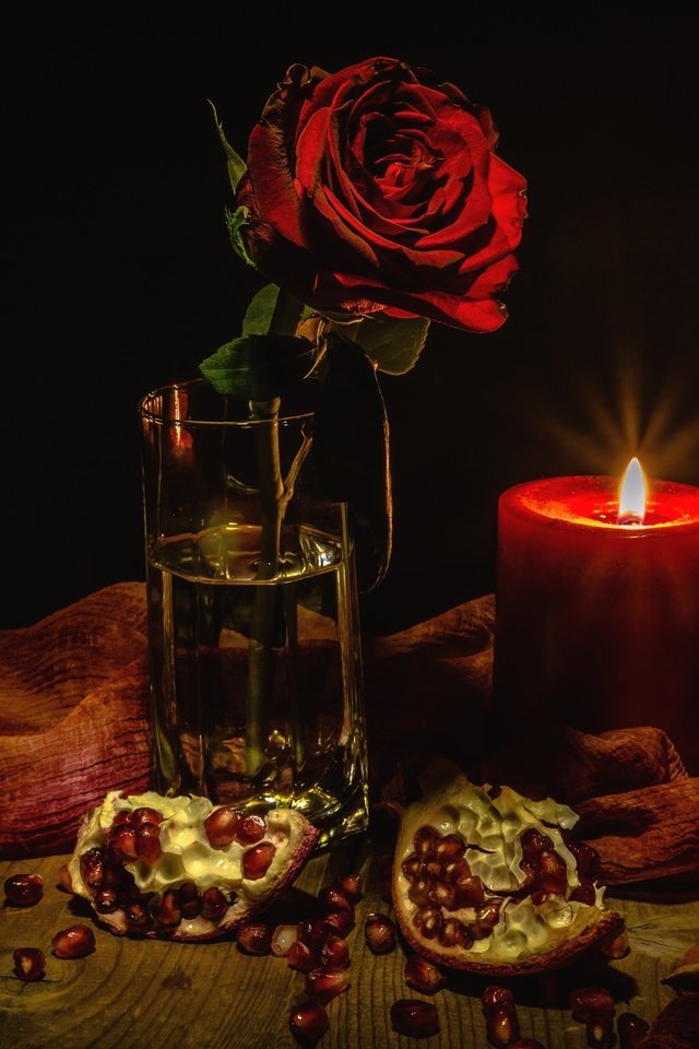 Вино на поминки. Розы вино свечи. Натюрморт со свечой. Романтичный натюрморт. Натюрморт со свечами и цветами.