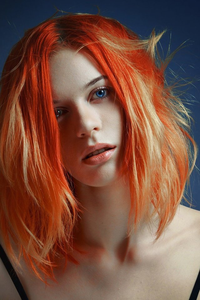 Обои девушка, взгляд, волосы, лицо, рыжеволосая, голубоглазая, girl, look, hair, face, redhead, blue-eyed разрешение 2048x1365 Загрузить