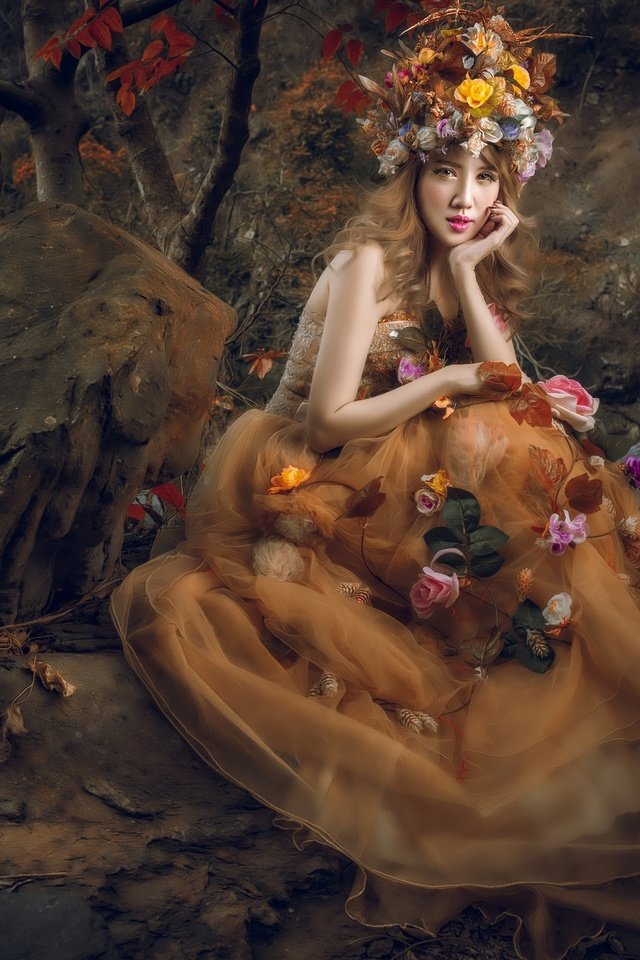 Обои цветы, река, девушка, платье, взгляд, волосы, венок, flowers, river, girl, dress, look, hair, wreath разрешение 2048x1365 Загрузить