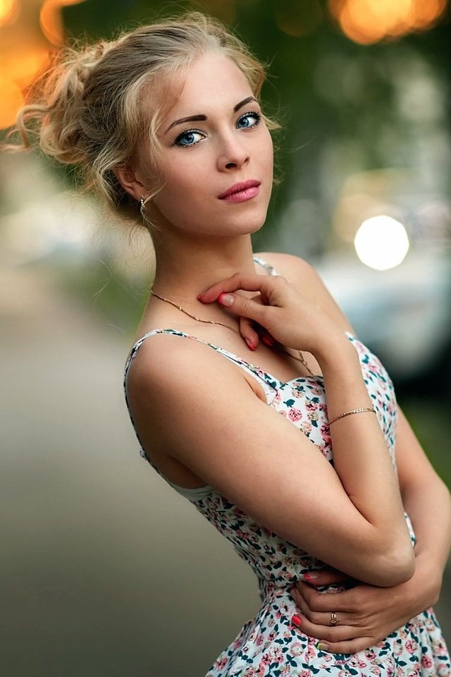 Обои девушка, блондинка, взгляд, модель, волосы, girl, blonde, look, model, hair разрешение 2000x1124 Загрузить