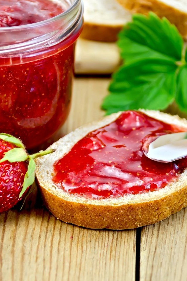 Обои клубника, джем, хлеб, ягоды, strawberry, jam, bread, berries разрешение 2560x1695 Загрузить