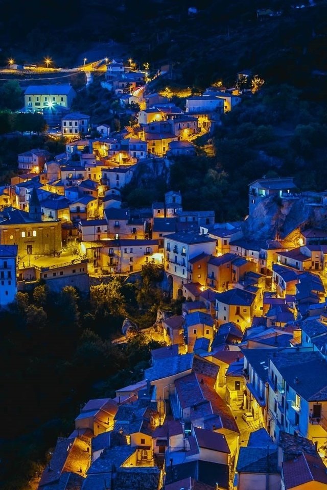 Обои ночь, огни, город, дома, италия, castelmezzano, night, lights, the city, home, italy разрешение 1920x1080 Загрузить