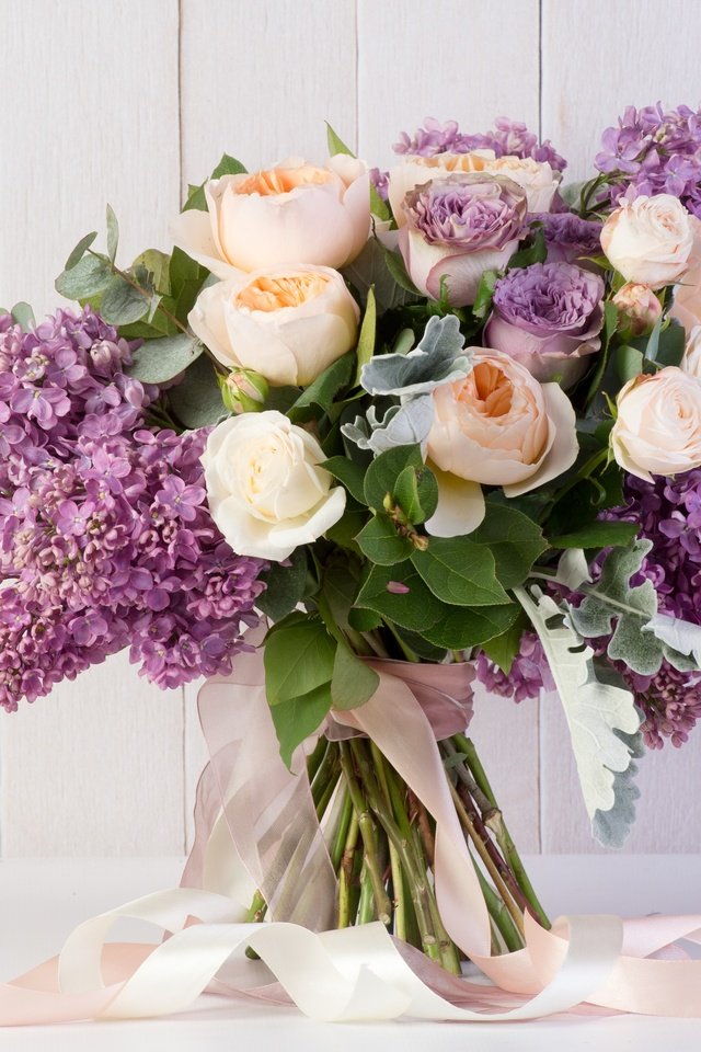 Обои цветы, розы, букет, лента, сирень, flowers, roses, bouquet, tape, lilac разрешение 4061x2703 Загрузить