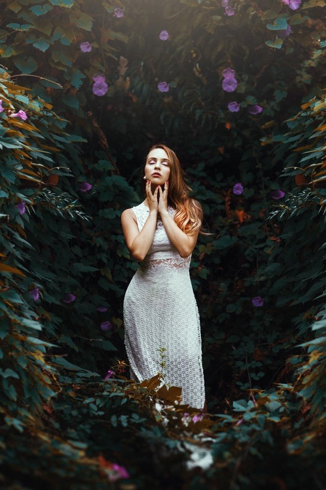 Обои цветы, природа, девушка, платье, ronny garcia, flowers, nature, girl, dress разрешение 2048x1417 Загрузить