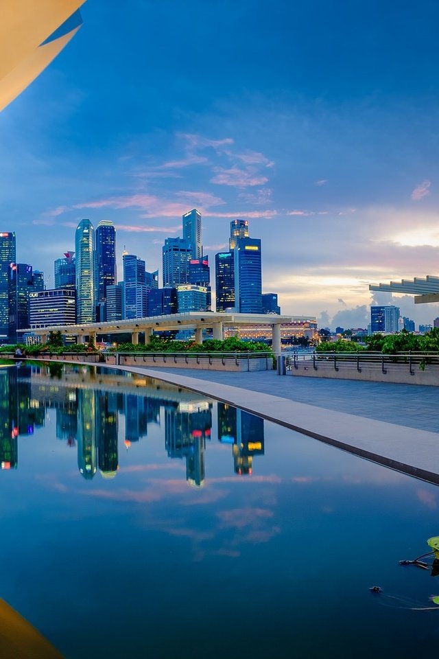 Обои небо, облака, отражение, сингапур, marina bay sands, arts and science museum, the sky, clouds, reflection, singapore разрешение 2048x1152 Загрузить