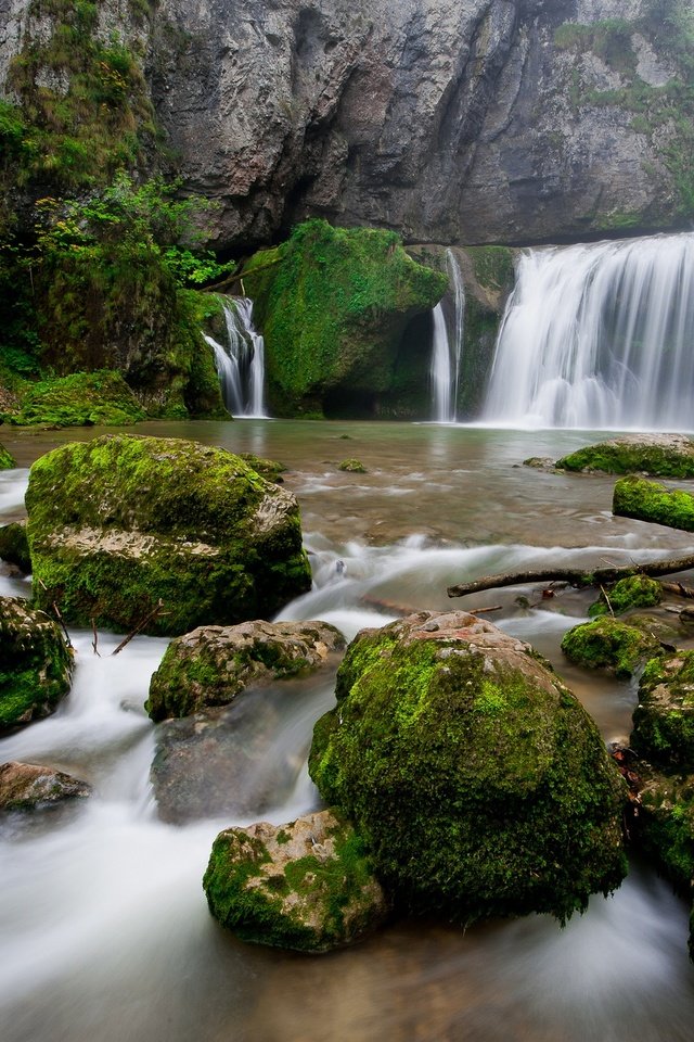 Обои вода, скалы, камни, водопад, мох, ск, water, rocks, stones, waterfall, moss, sk разрешение 2048x1363 Загрузить