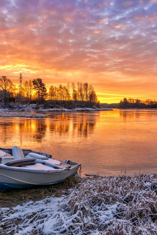 Обои деревья, река, снег, закат, зима, лодка, trees, river, snow, sunset, winter, boat разрешение 2048x1536 Загрузить