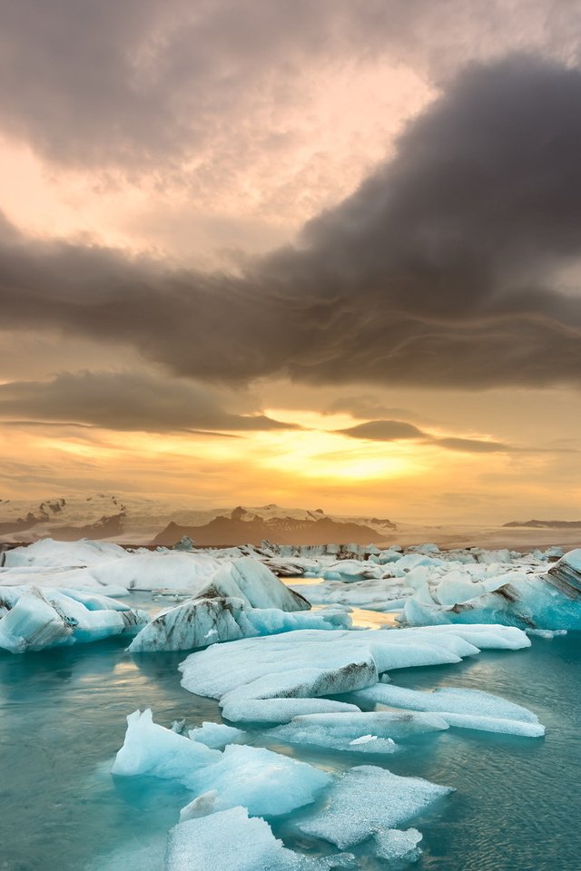 Обои облака, река, горы, закат, лёд, clouds, river, mountains, sunset, ice разрешение 2047x1237 Загрузить