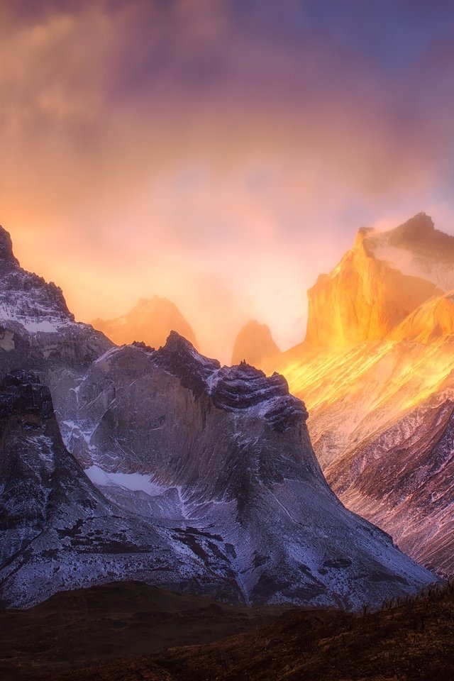 Обои свет, горы, скалы, чили, патагония, torres del paine national park, патогония, light, mountains, rocks, chile, patagonia разрешение 2048x1367 Загрузить