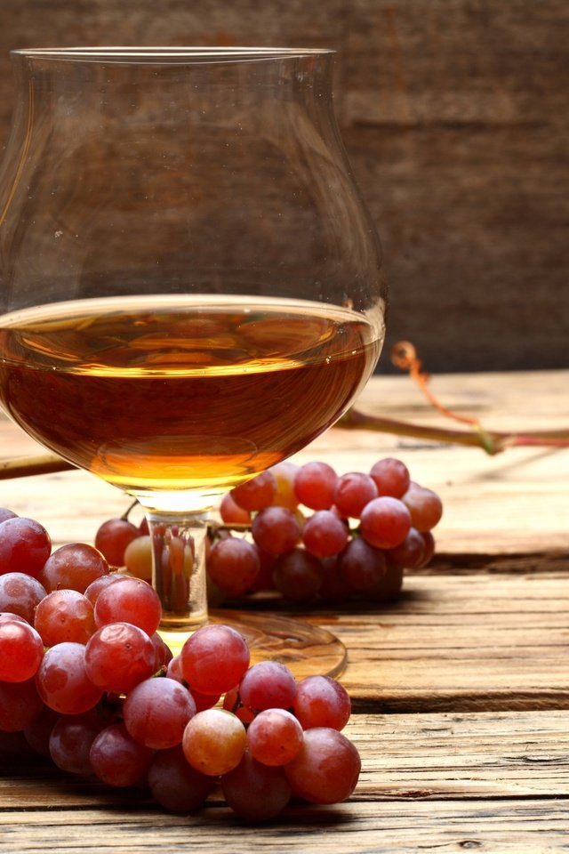 Обои виноград, стол, бокал, алкоголь, коньяк, гроздь, grapes, table, glass, alcohol, cognac, bunch разрешение 2560x1600 Загрузить