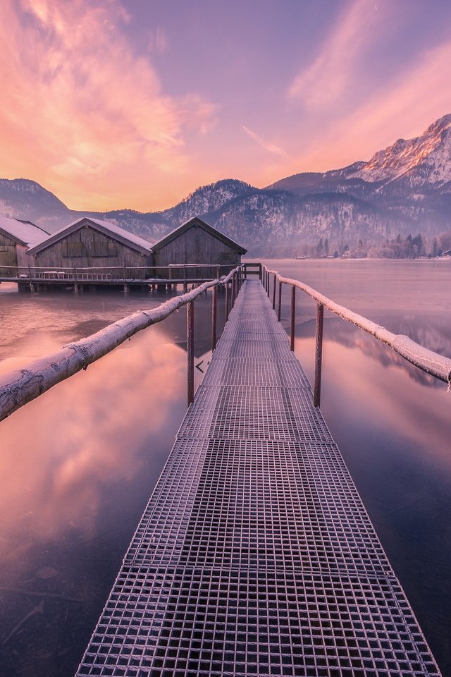 Обои вода, озеро, горы, зима, мост, домики, water, lake, mountains, winter, bridge, houses разрешение 2047x1301 Загрузить