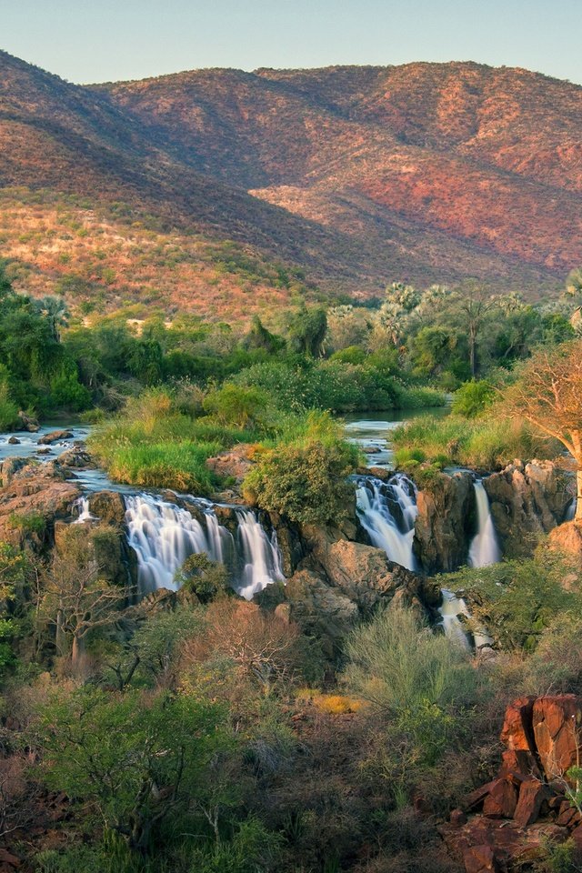 Обои деревья, река, горы, камни, кусты, водопад, angola, oncocua, trees, river, mountains, stones, the bushes, waterfall разрешение 2560x1755 Загрузить