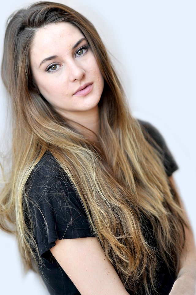 Обои девушка, взгляд, волосы, лицо, актриса, шейлин вудли, girl, look, hair, face, actress, shailene woodley разрешение 2560x1920 Загрузить