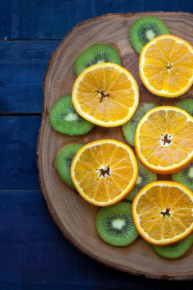 Обои фрукты, апельсин, дольки, киви, разделочная доска, fruit, orange, slices, kiwi, cutting board разрешение 3685x2505 Загрузить
