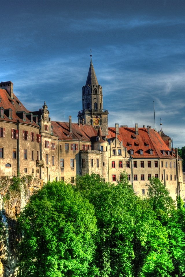 Обои небо, замок, город, германия, sigmaringen, замок зигмаринген, schloss sigmaringen, the sky, castle, the city, germany, sigmaringen castle разрешение 3872x2592 Загрузить