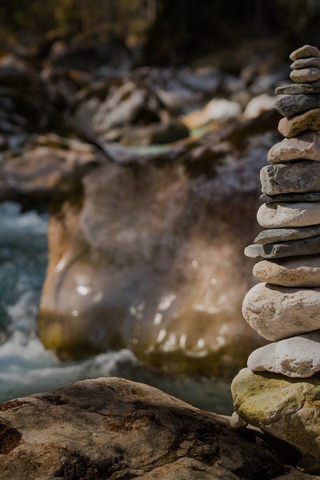 Обои вода, камушки, река, природа, камни, лес, пейзаж, башня, пирамида, water, river, nature, stones, forest, landscape, tower, pyramid разрешение 2449x1633 Загрузить