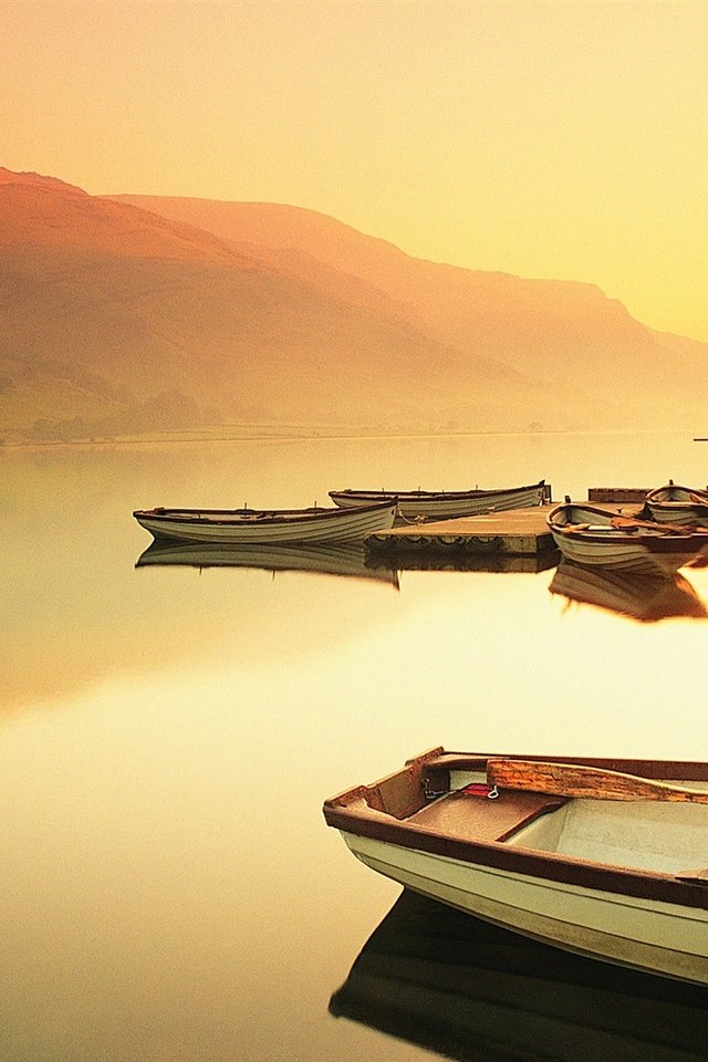 Обои вечер, горы, закат, отражение, лодки, горное озеро, the evening, mountains, sunset, reflection, boats, mountain lake разрешение 1920x1200 Загрузить