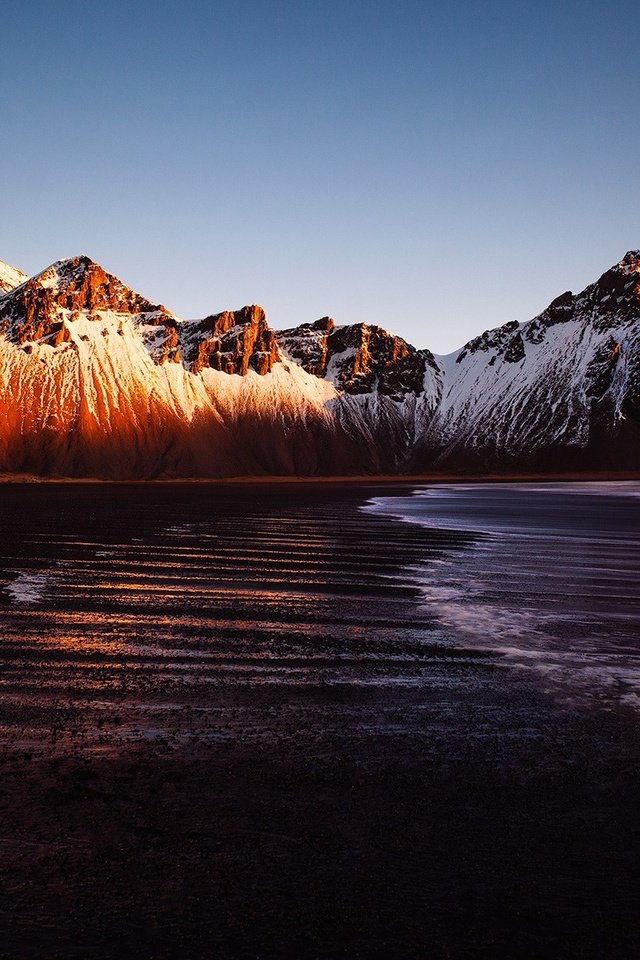 Обои горы, пейзаж, песок, пляж, океан, исландия, vestrahorn, mountains, landscape, sand, beach, the ocean, iceland разрешение 1940x1200 Загрузить